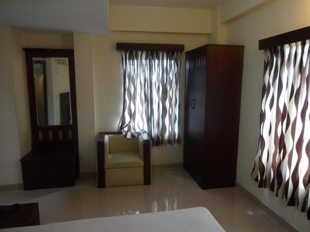 Metro Kochin Business Hotel Exterior foto