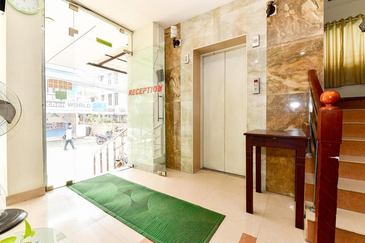 Metro Kochin Business Hotel Exterior foto