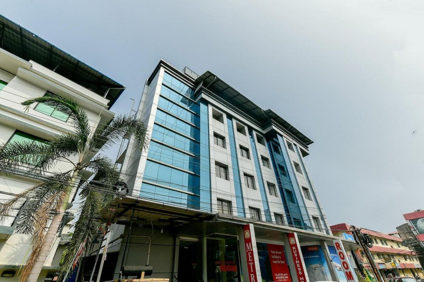 Metro Kochin Business Hotel Exterior foto