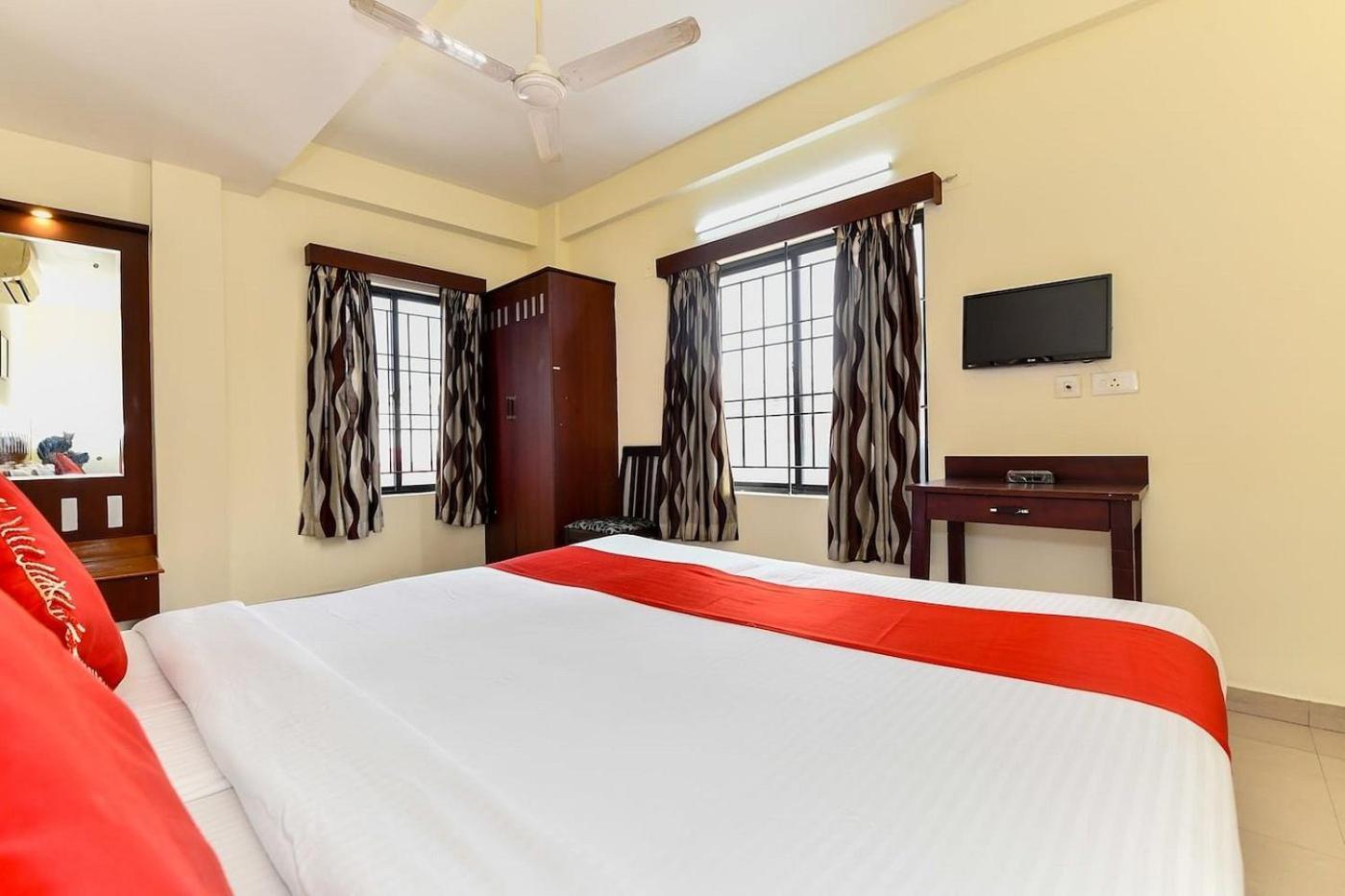 Metro Kochin Business Hotel Exterior foto