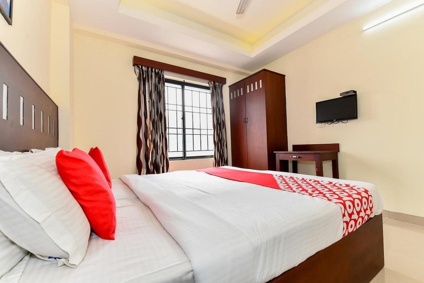 Metro Kochin Business Hotel Exterior foto