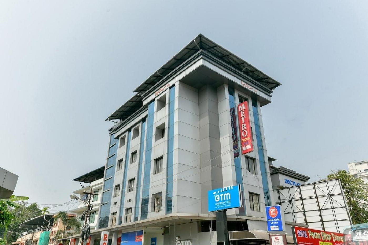 Metro Kochin Business Hotel Exterior foto