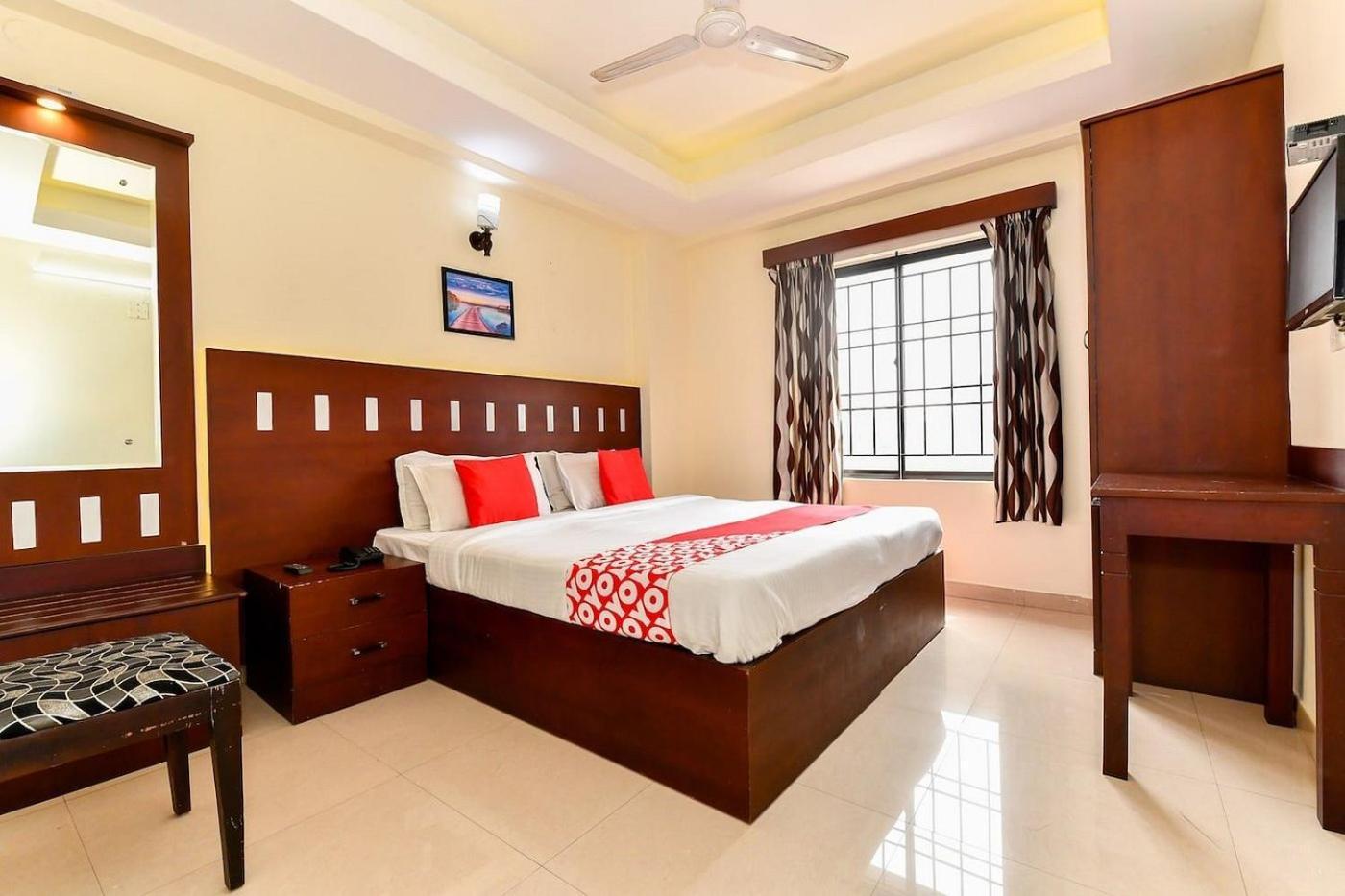 Metro Kochin Business Hotel Exterior foto
